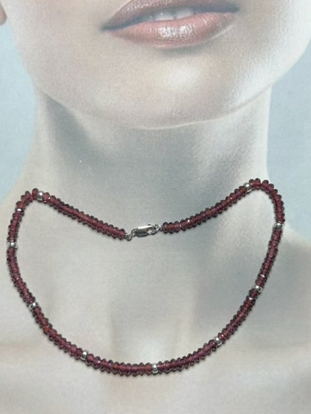 Faceted Garnet Beads Necklace.